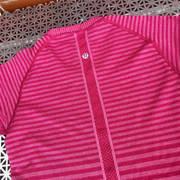 Lululemon Athletica Swiftly Tech Short sleeve Weathered Berry Rumble, workout T - Picture 5 of 8